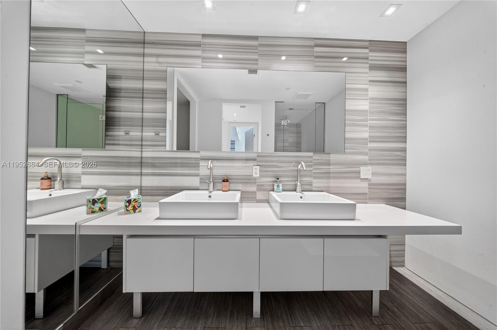 1100 Biscayne Blvd #5306 Miami, FL 33132