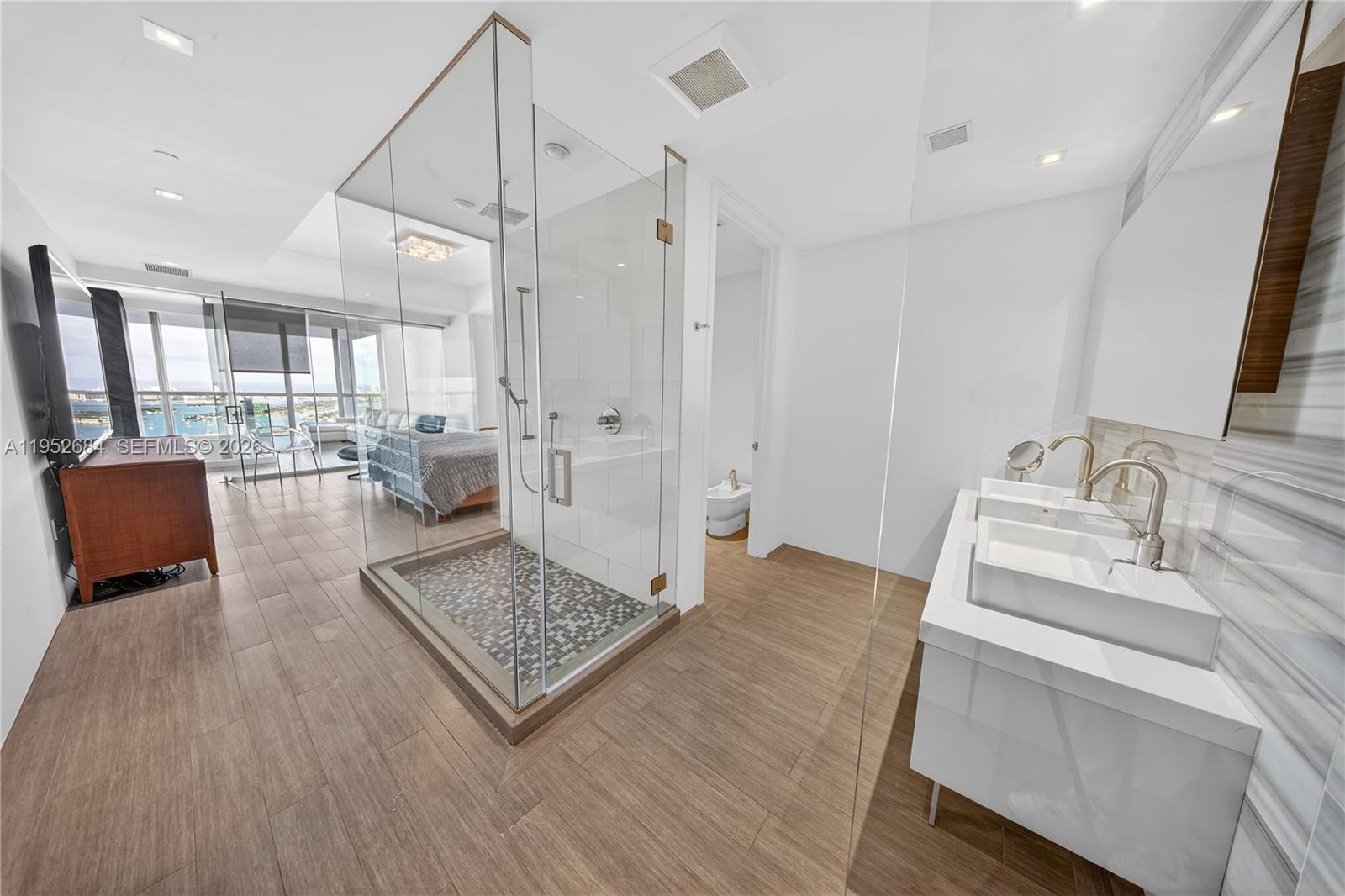 1100 Biscayne Blvd #5306 Miami, FL 33132