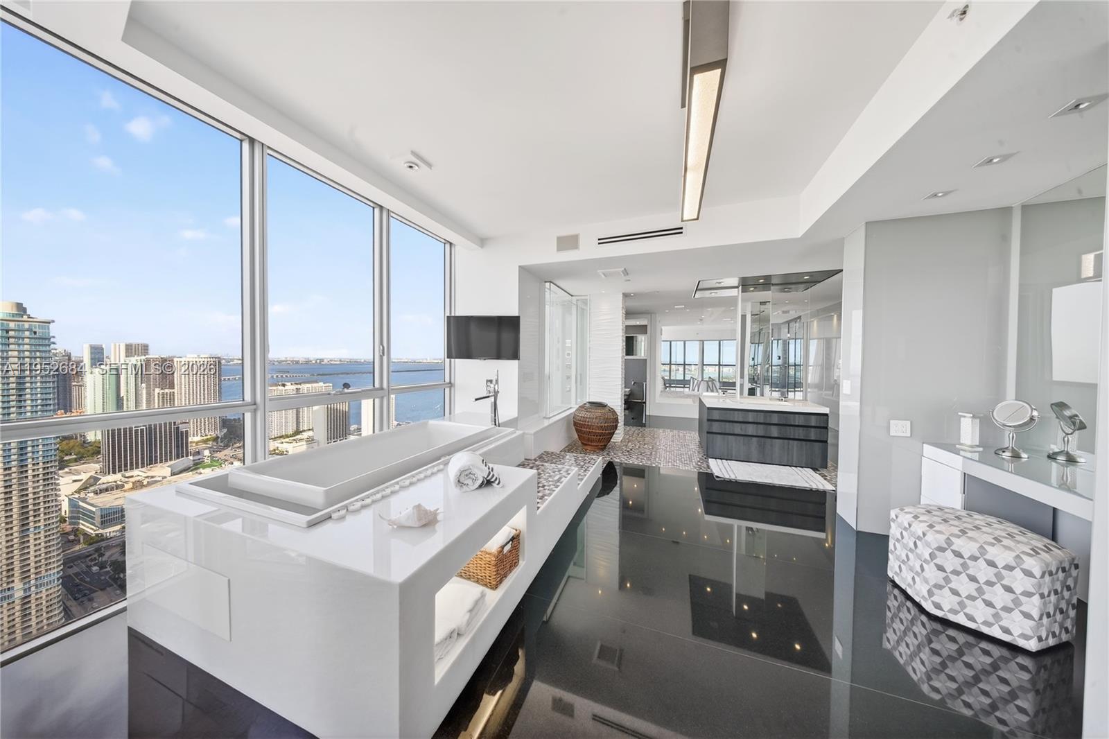 1100 Biscayne Blvd #5306 Miami, FL 33132