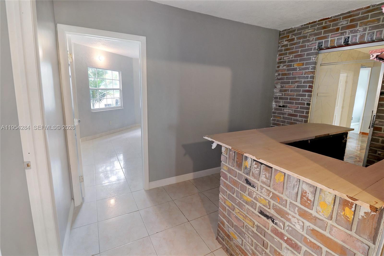 3241 NW 40th St Lauderdale Lakes, FL 33309