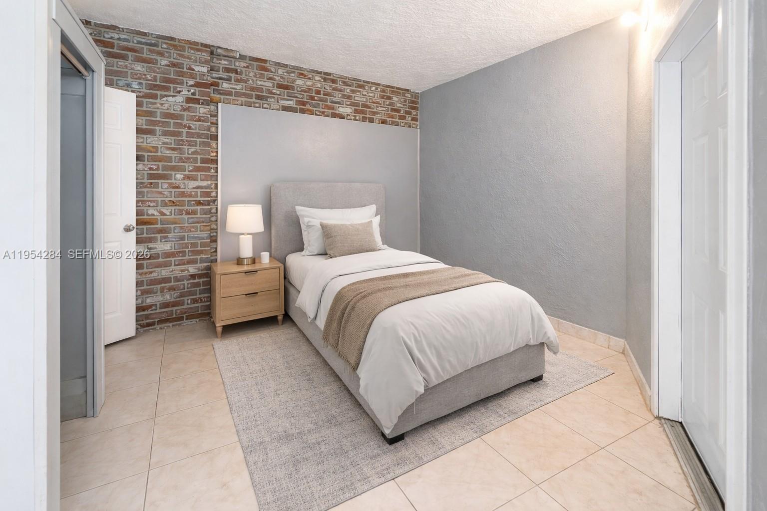 3241 NW 40th St Lauderdale Lakes, FL 33309