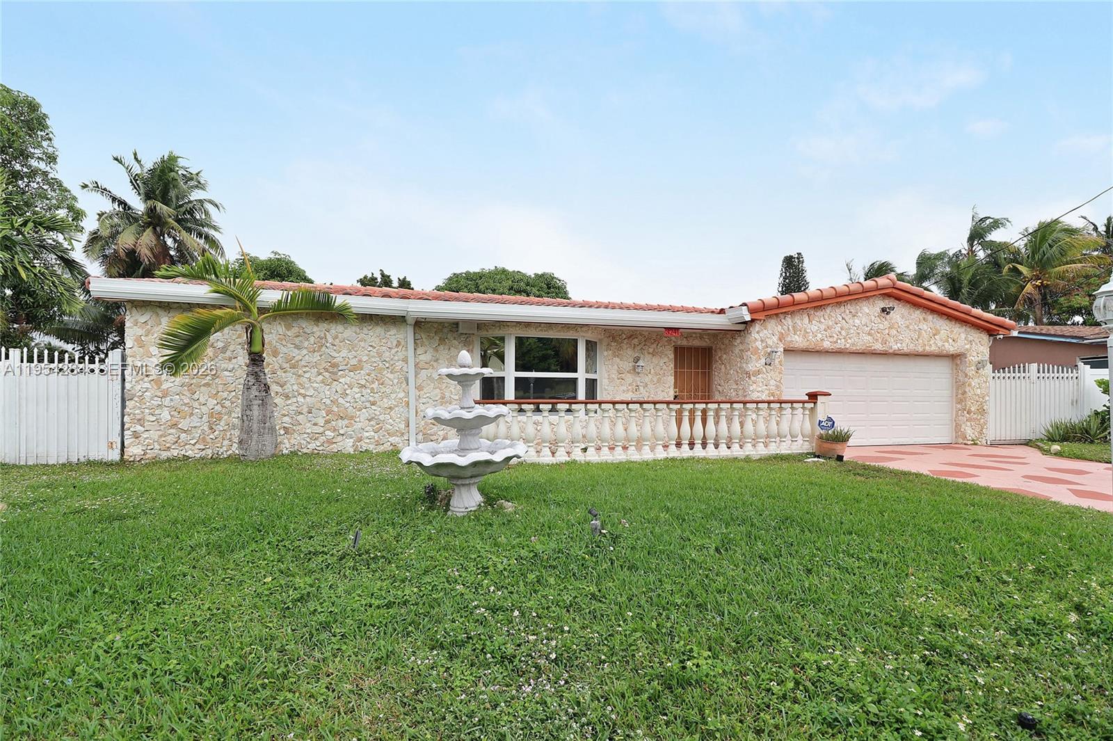 3241 NW 40th St Lauderdale Lakes, FL 33309