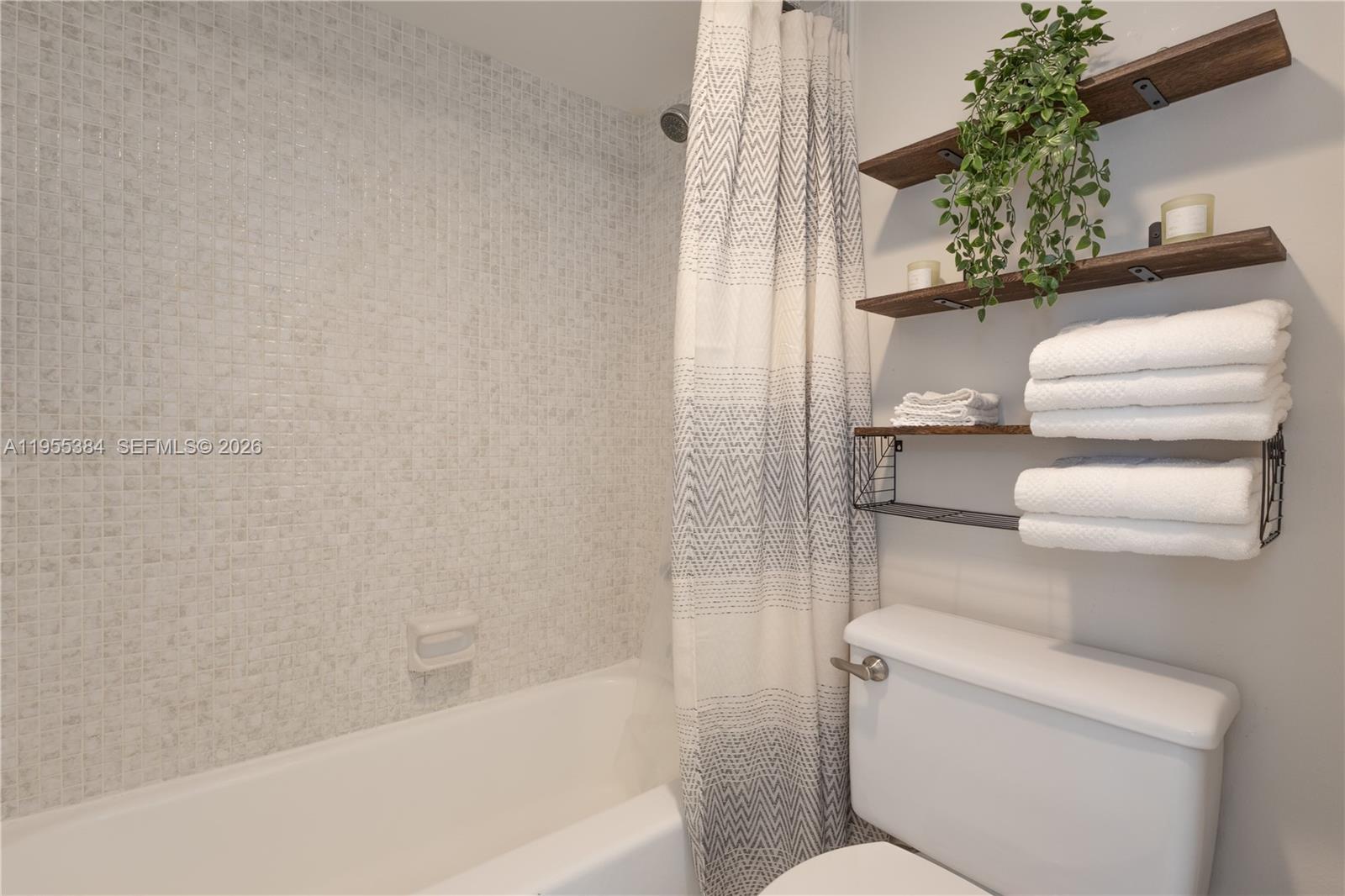 image Arlen House Condo12