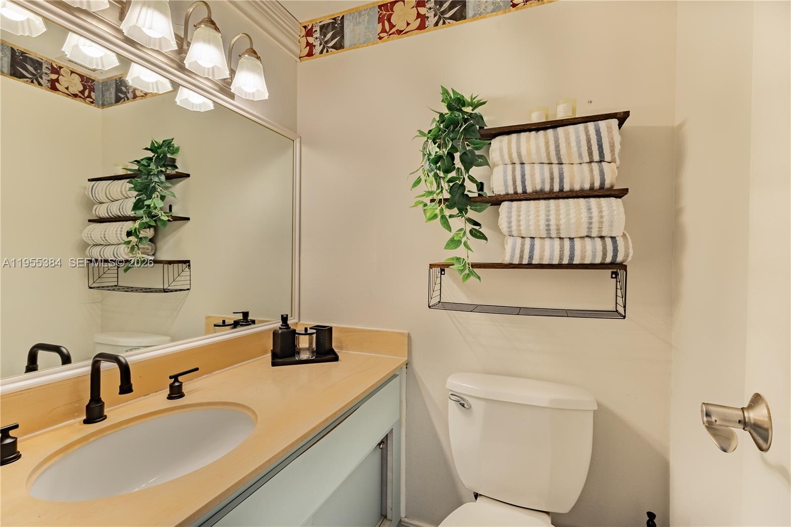 image Arlen House Condo13