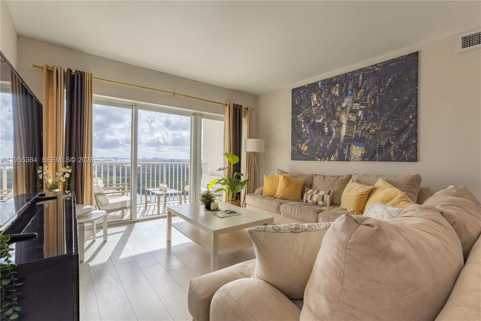 image Arlen House Condo3