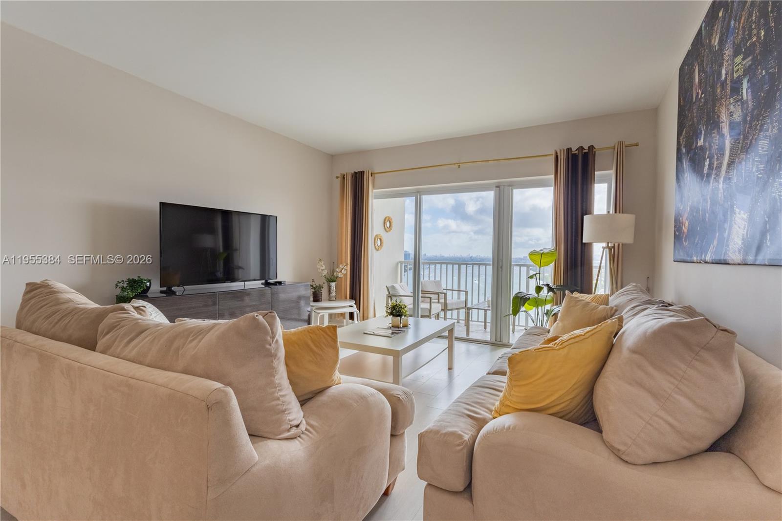 image Arlen House Condo4