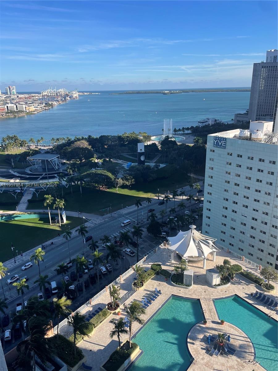 image Vizcayne North32