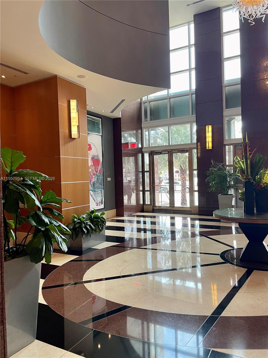 image Vizcayne North36