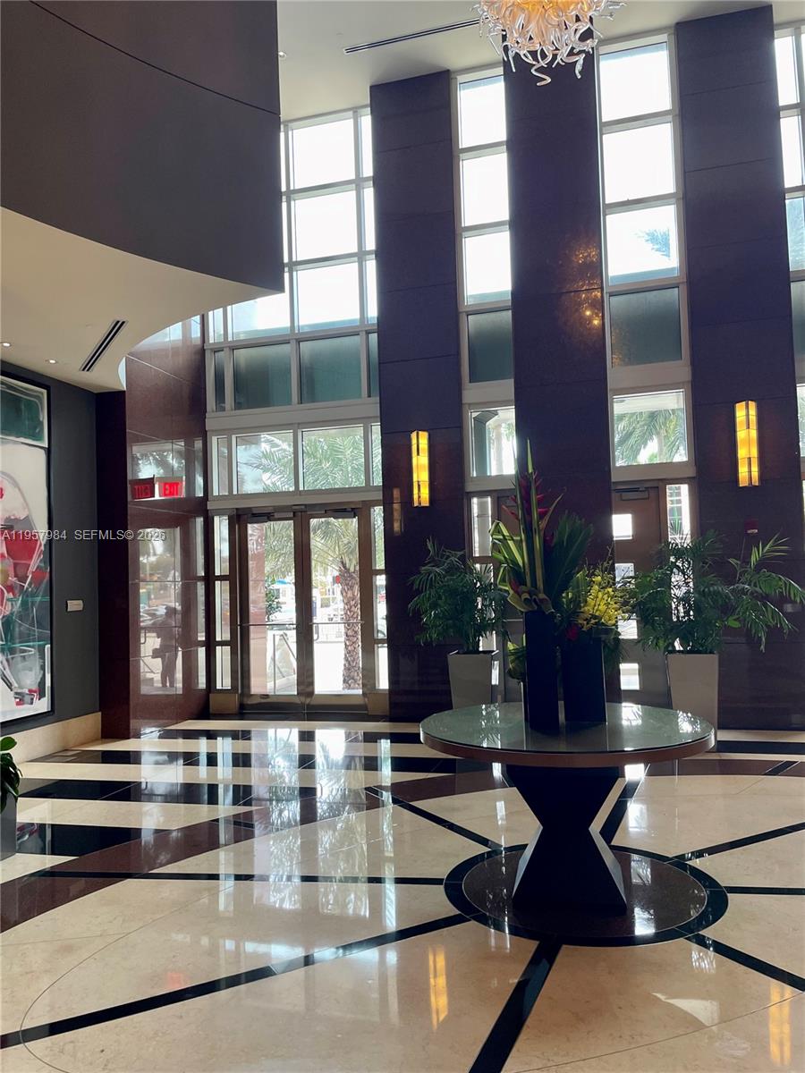 image Vizcayne North37