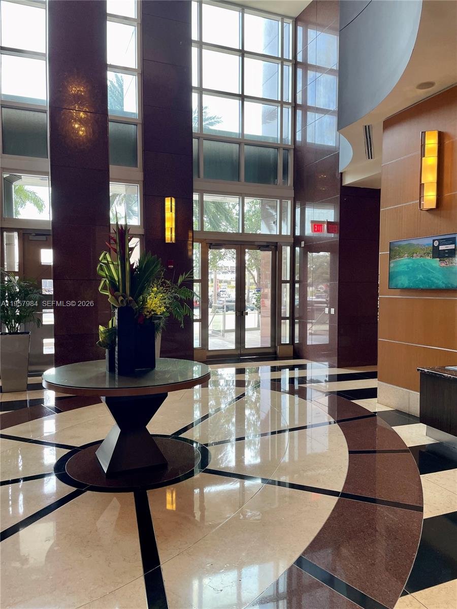 image Vizcayne North38