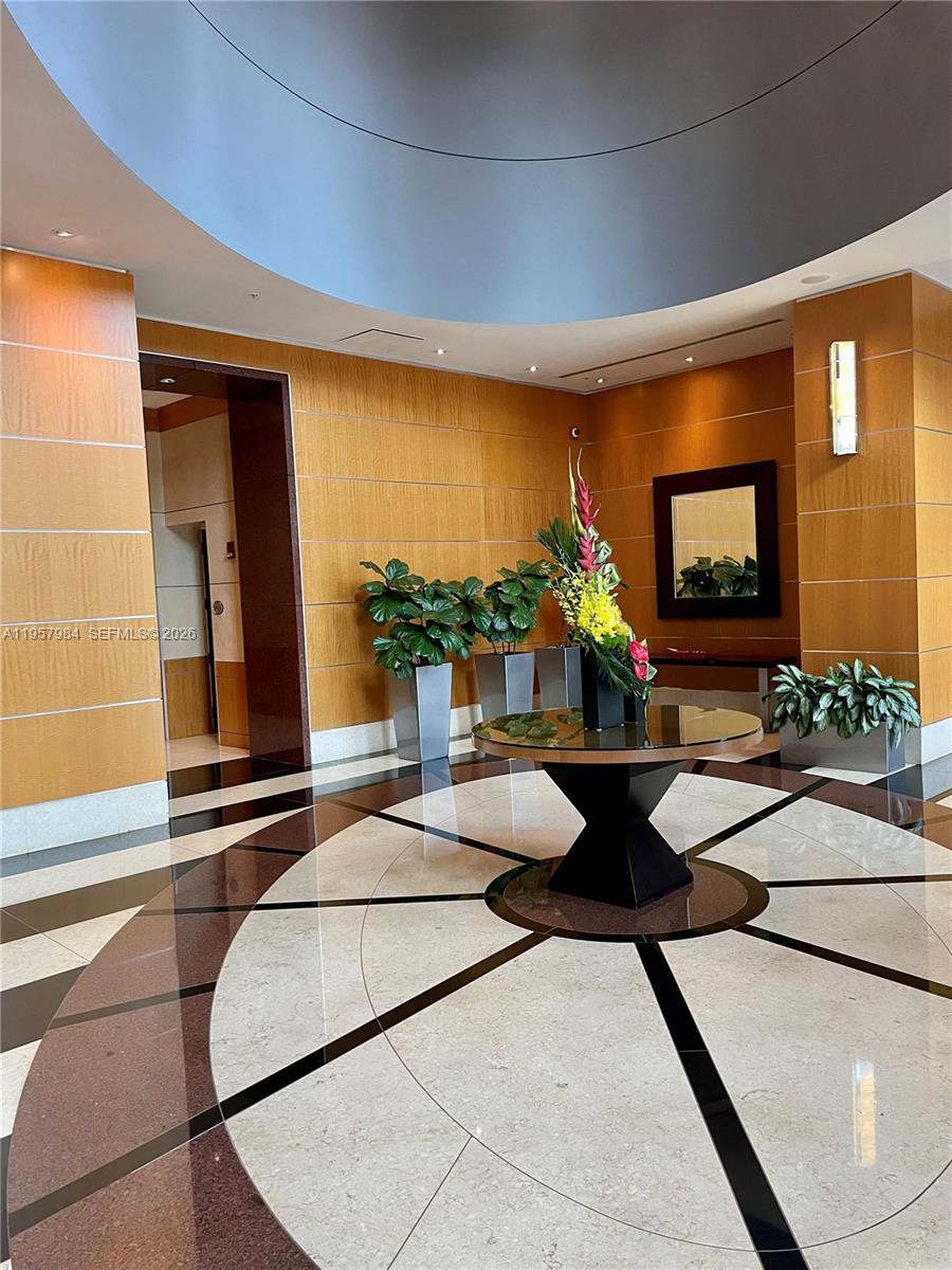 image Vizcayne North40