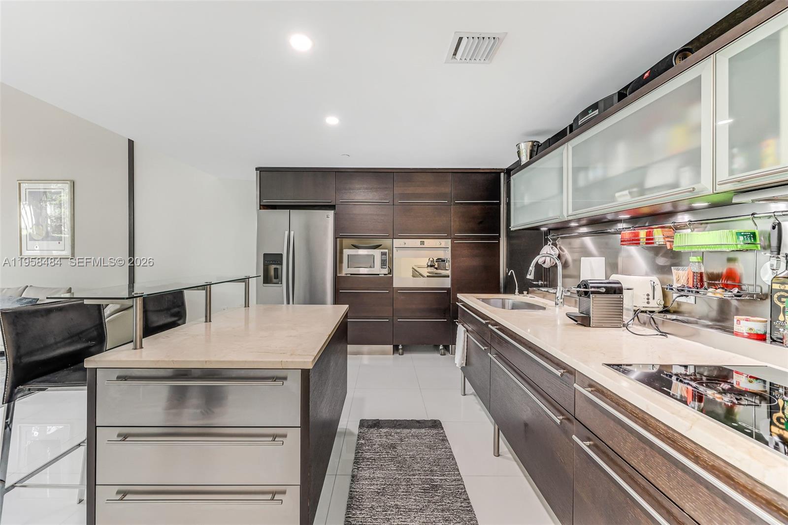 6000 Collins Ave #112 Miami Beach, FL 33140