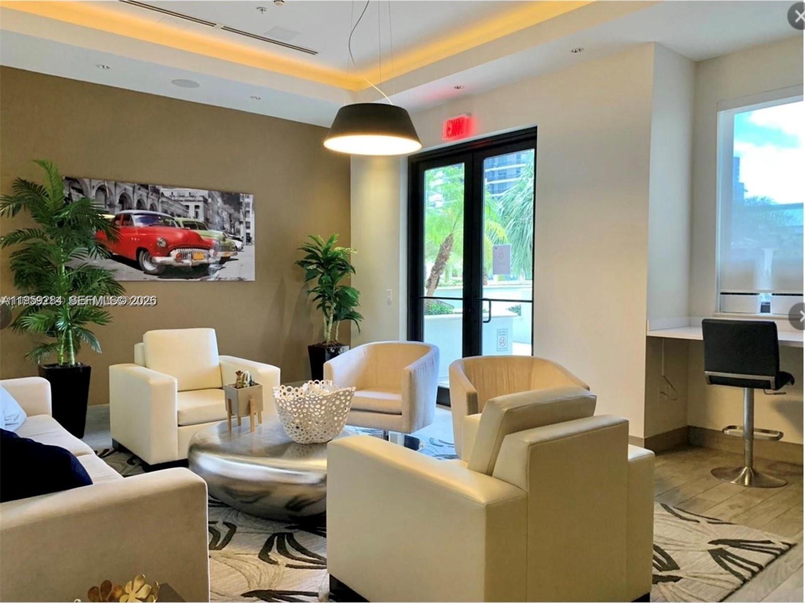 image Nine at Mary Brickell Village30