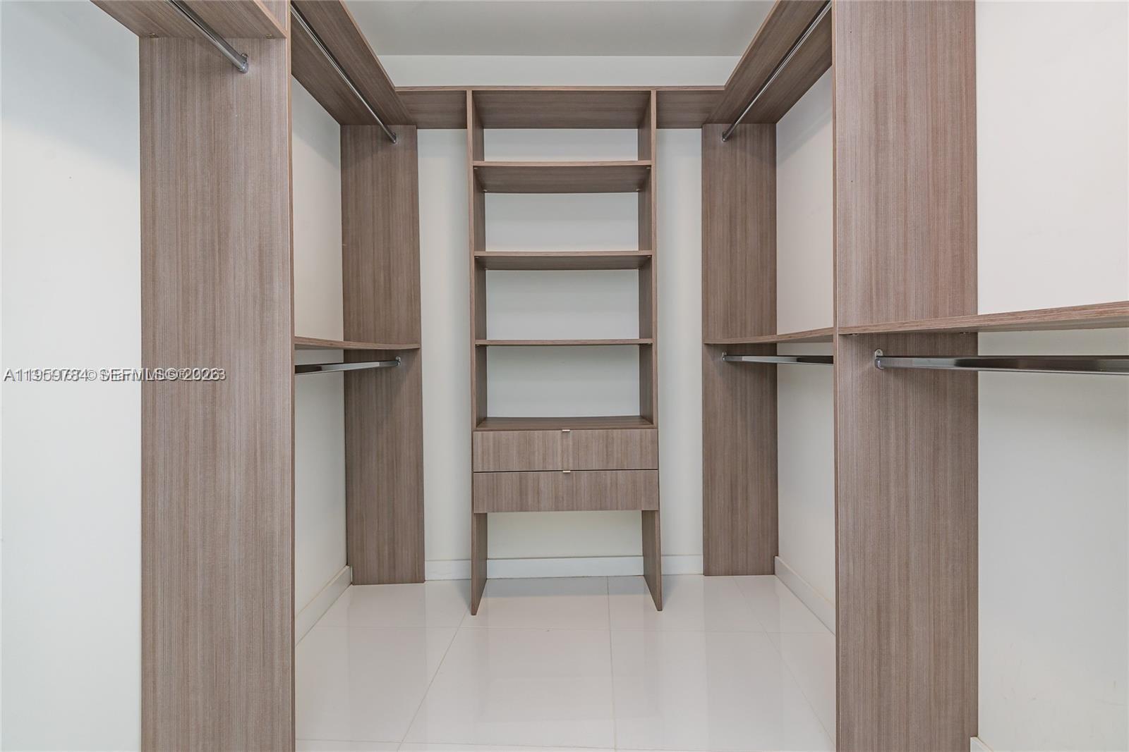 image Paramount Miami Worldcenter25