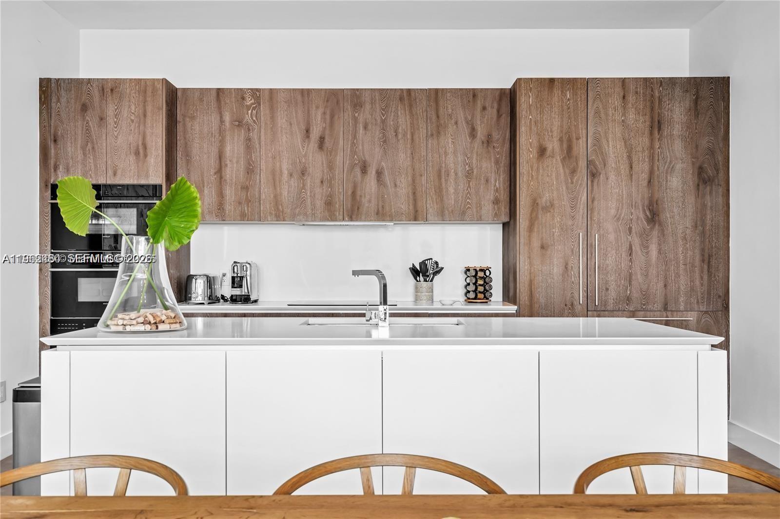 650 NE 32nd St #BH6 Miami, FL 33137