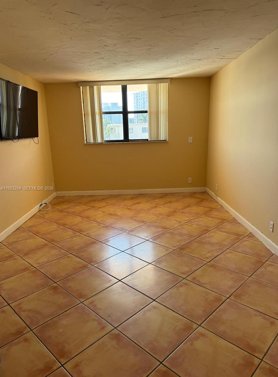 1900 Diana Dr #3C Hallandale Beach, FL 33009