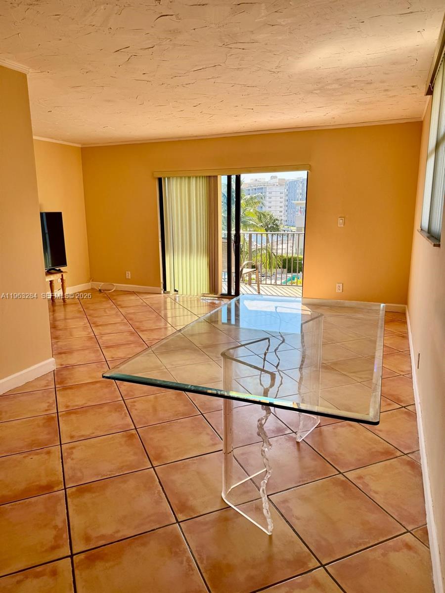 1900 Diana Dr #3C Hallandale Beach, FL 33009