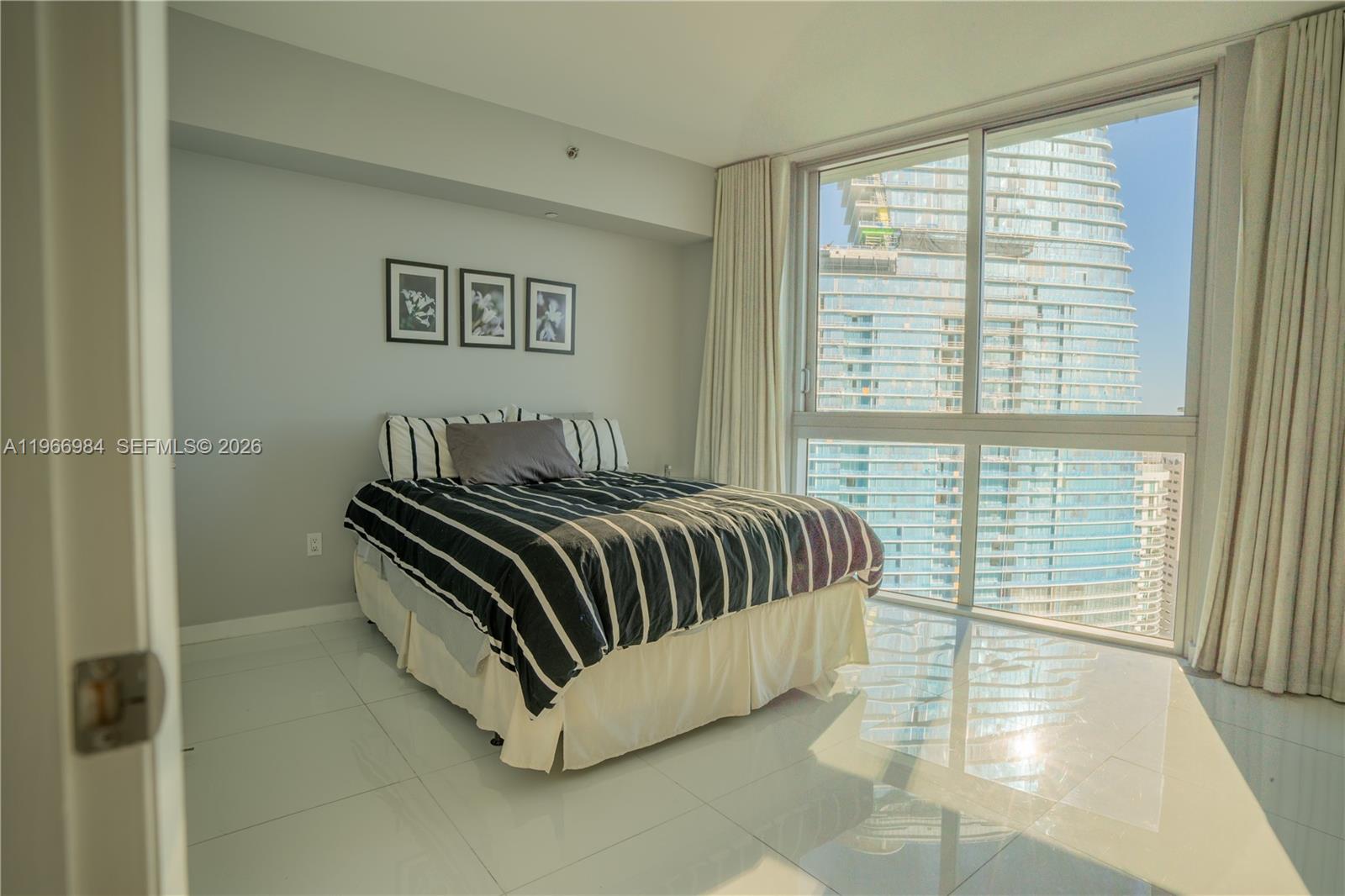 image Icon Brickell I16