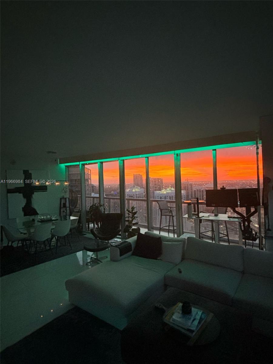 image Icon Brickell I17