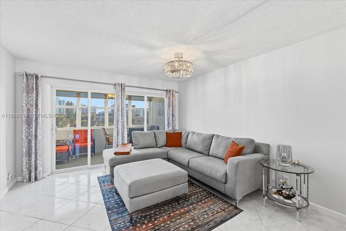 3201 NE 8th St #405 Pompano Beach, FL 33062