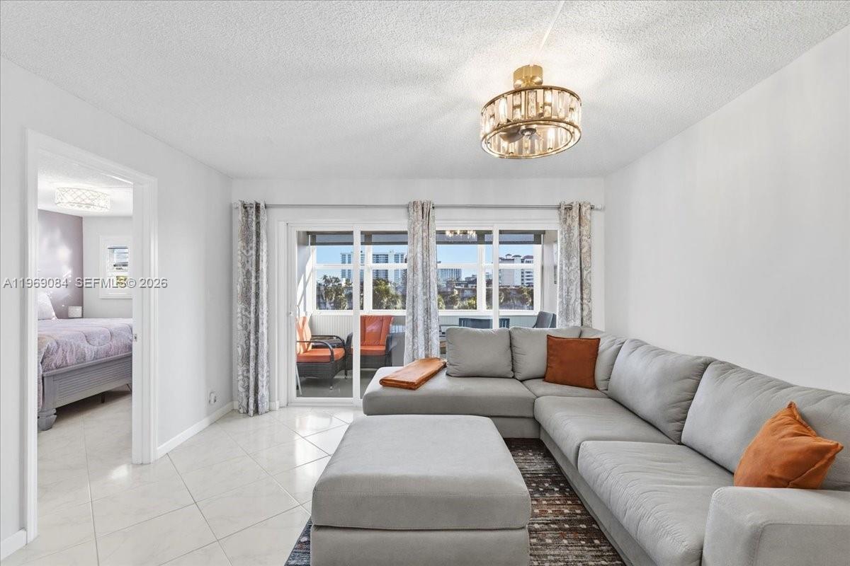 3201 NE 8th St #405 Pompano Beach, FL 33062