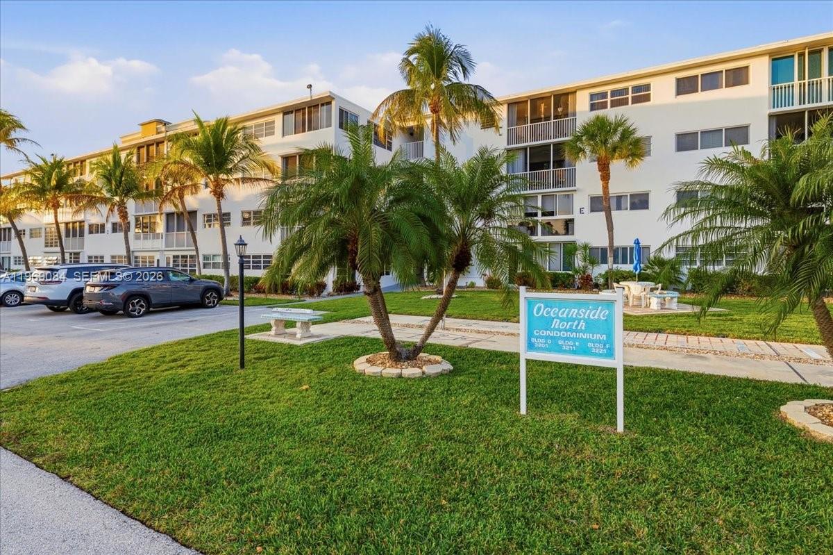 3201 NE 8th St #405 Pompano Beach, FL 33062