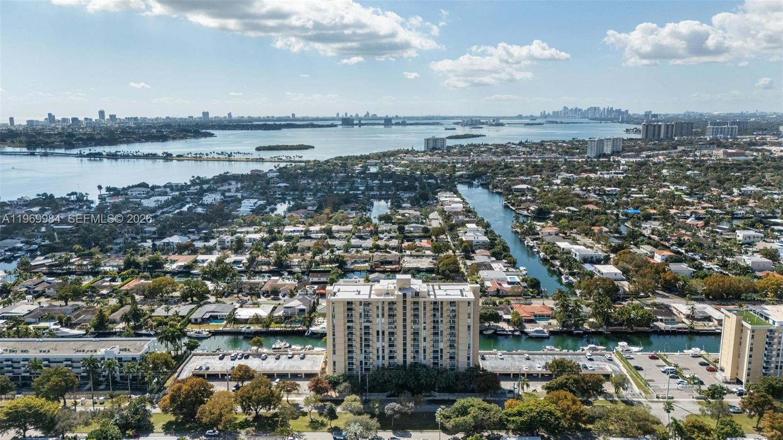 2350 NE 135th St #811