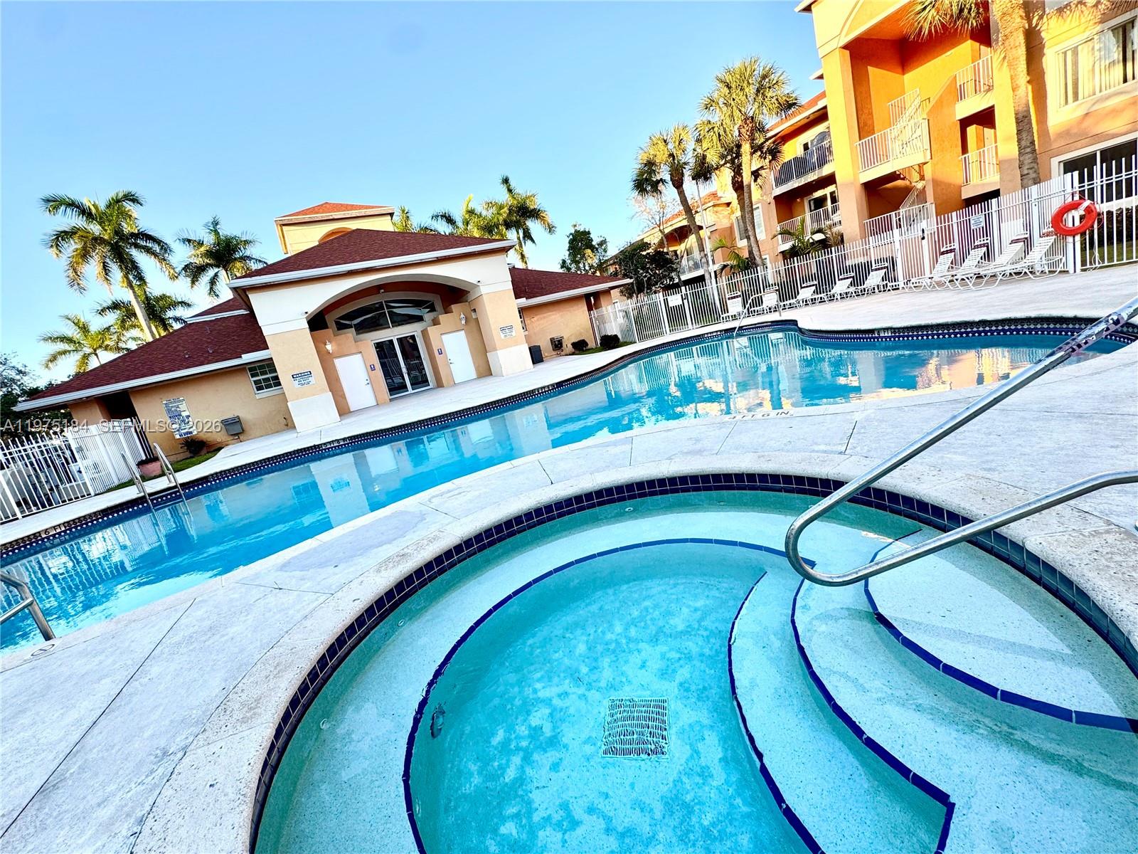 6900 SW 39th St #207J