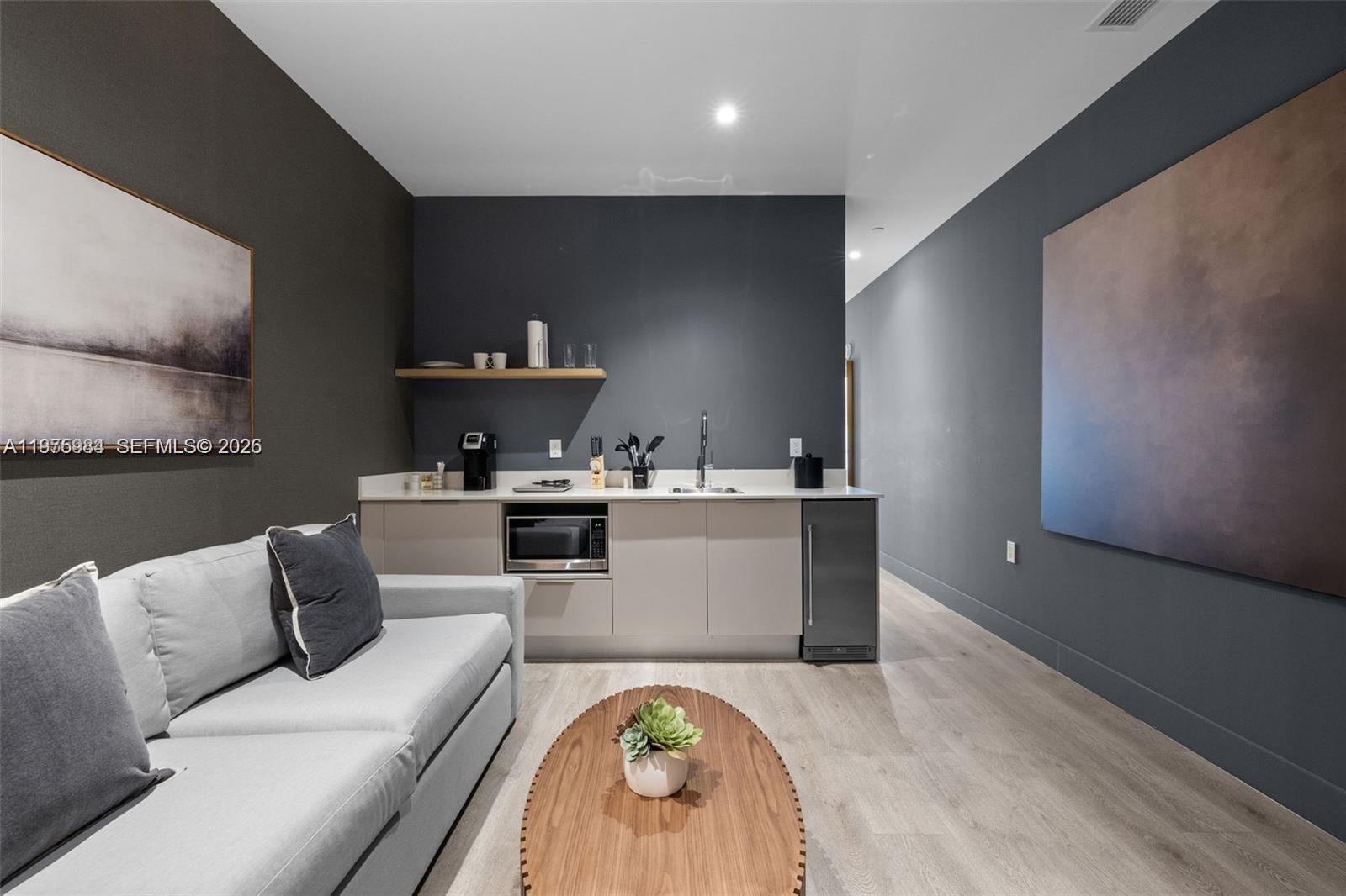 229 SW 9th St #705 Miami, FL 33130