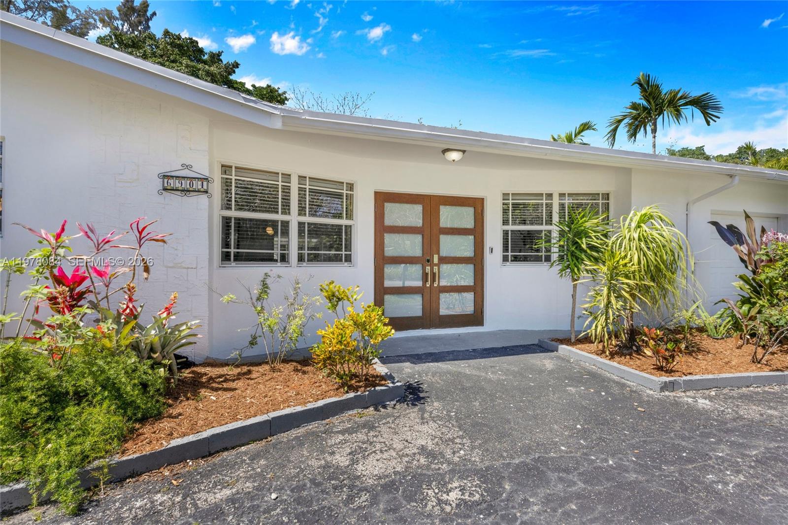 6904 SW 65th Ave South Miami, FL 33143