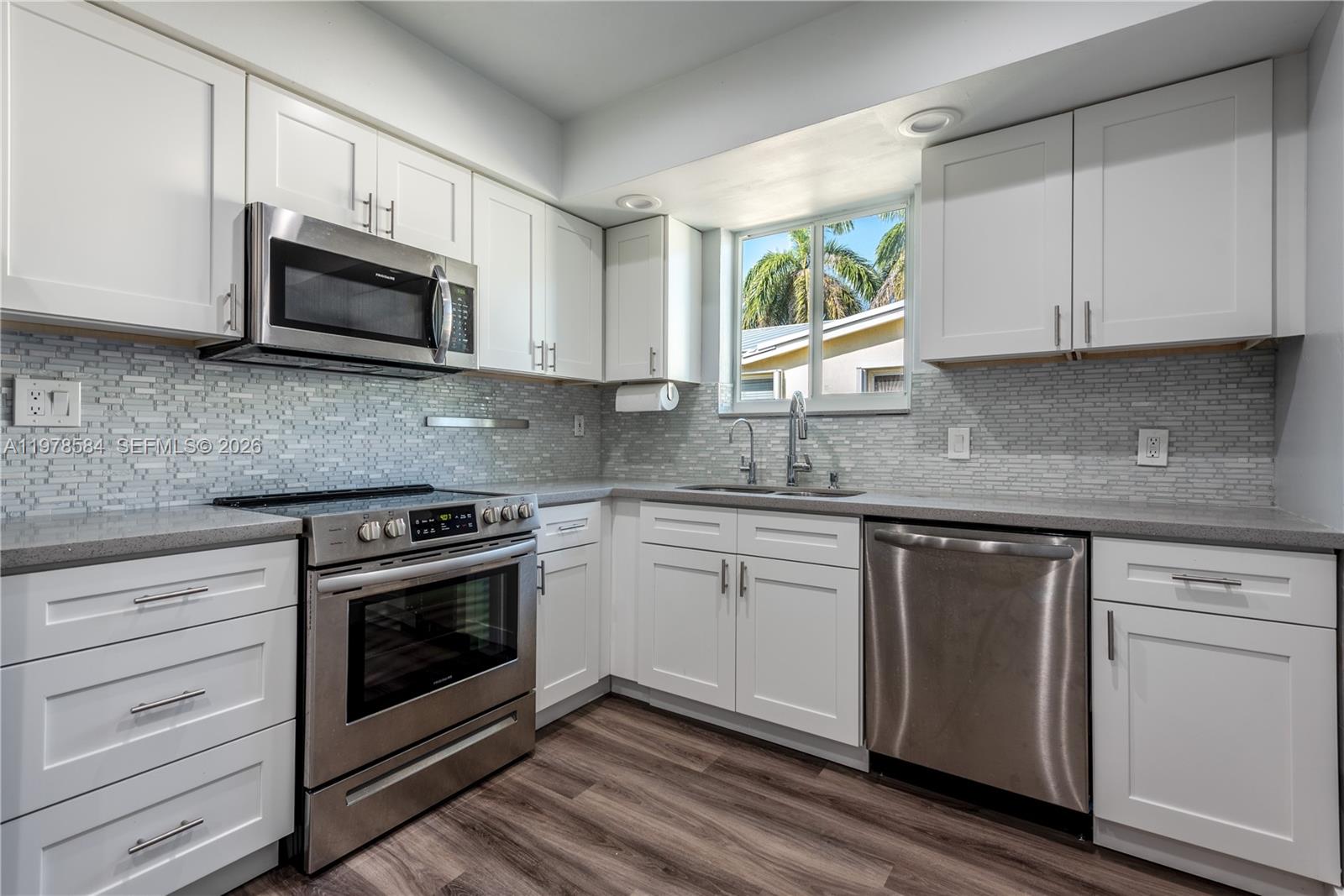 326 SE 3rd Ter Dania Beach, FL 33004