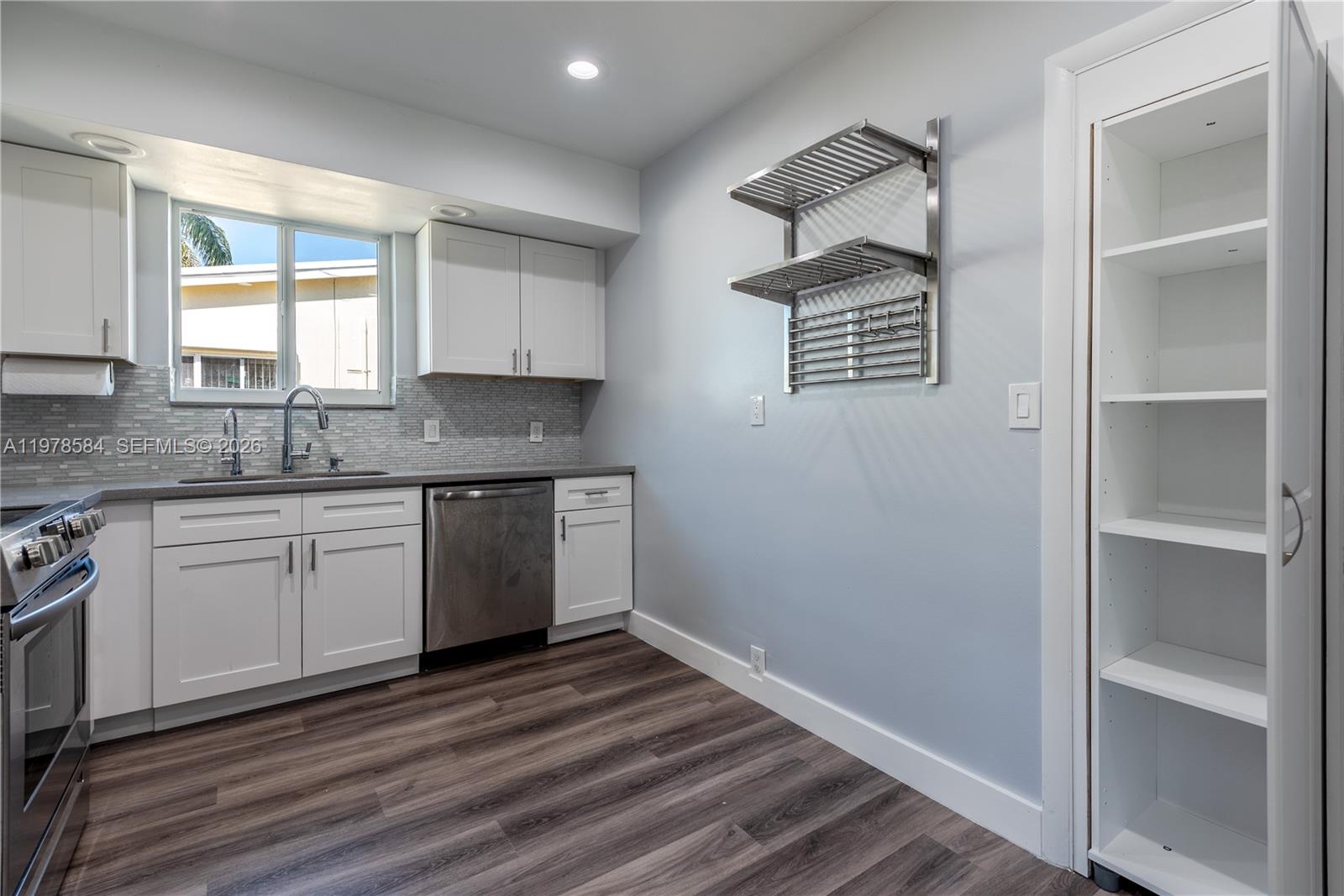 326 SE 3rd Ter Dania Beach, FL 33004