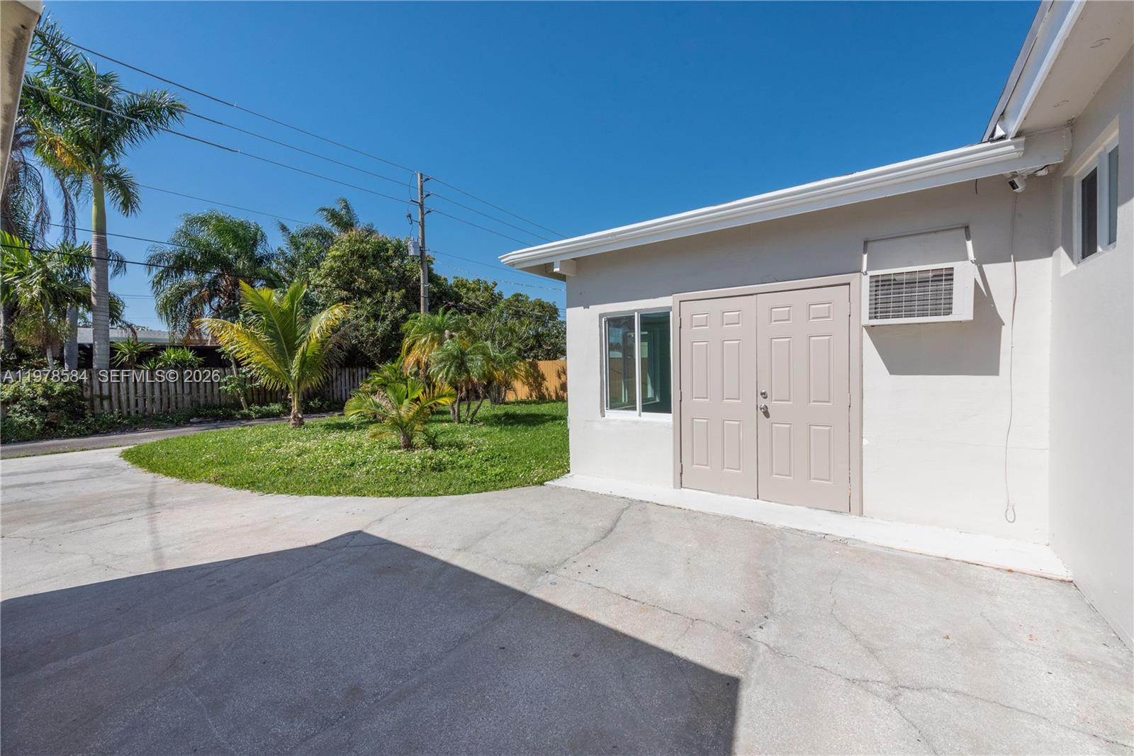 326 SE 3rd Ter Dania Beach, FL 33004