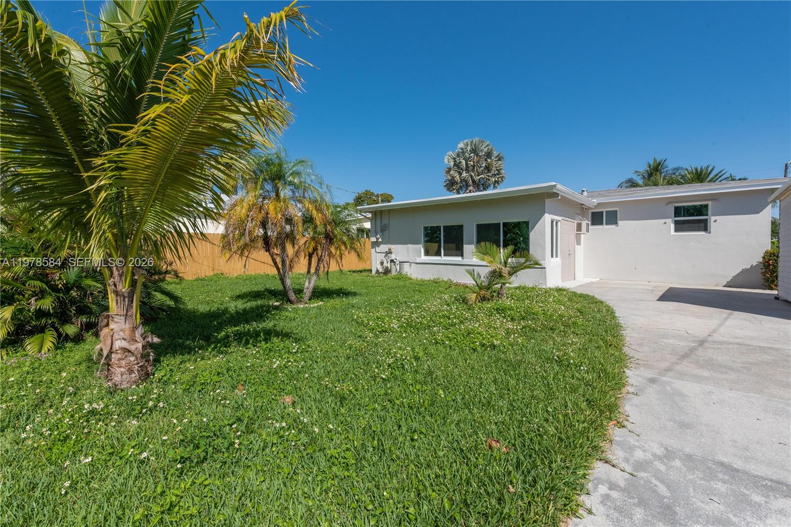 326 SE 3rd Ter Dania Beach, FL 33004