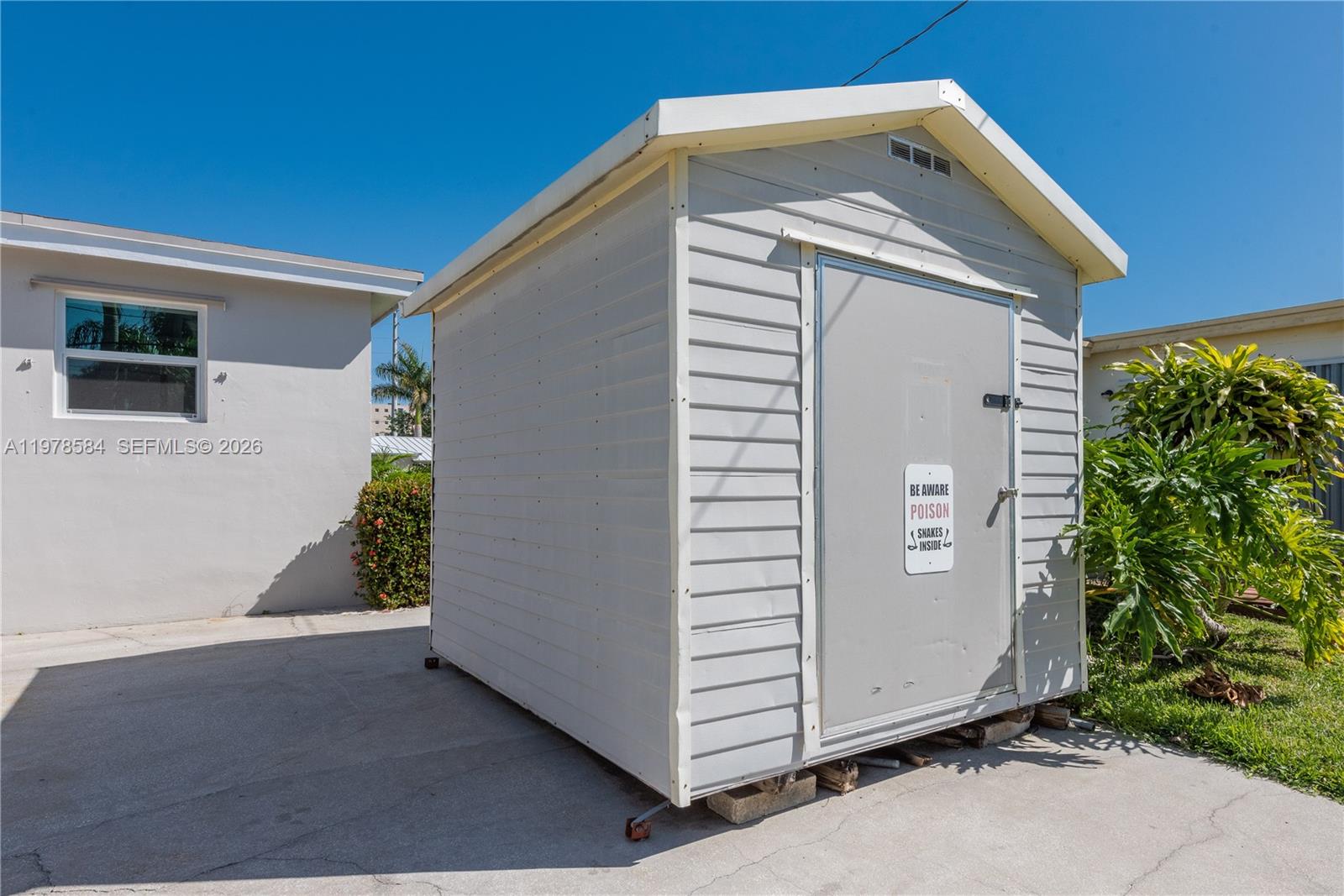 326 SE 3rd Ter Dania Beach, FL 33004