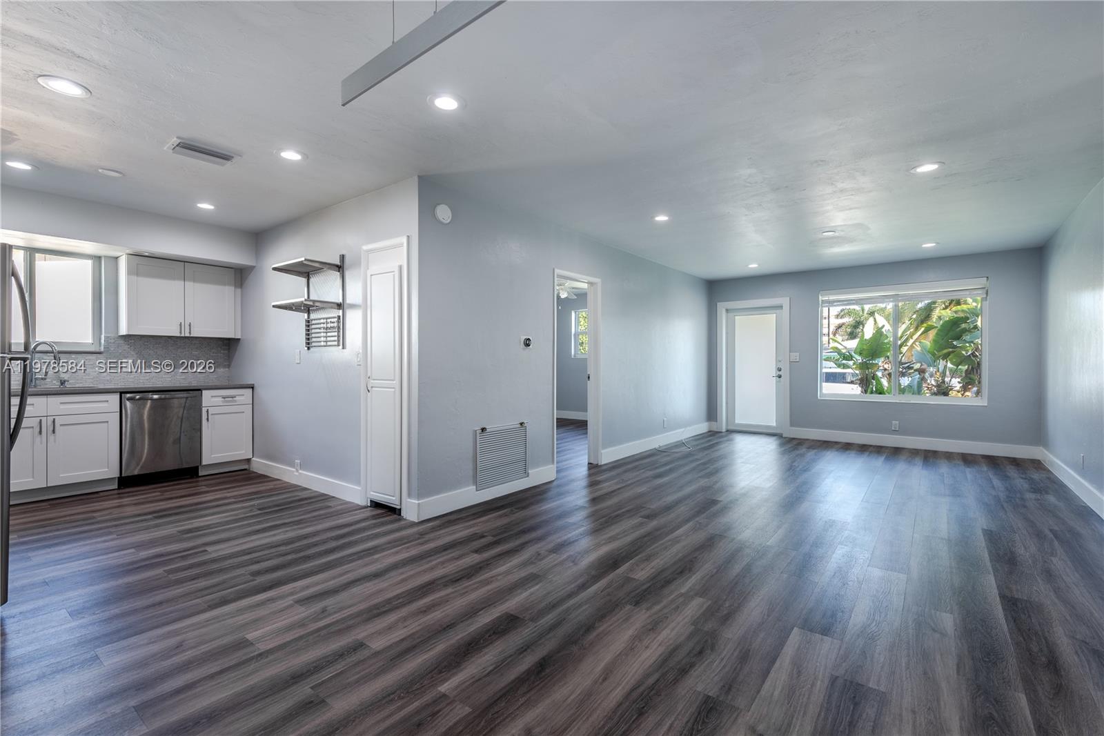 326 SE 3rd Ter Dania Beach, FL 33004