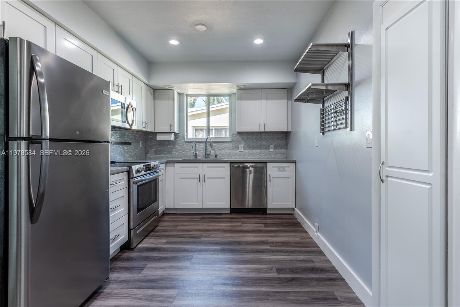 326 SE 3rd Ter Dania Beach, FL 33004