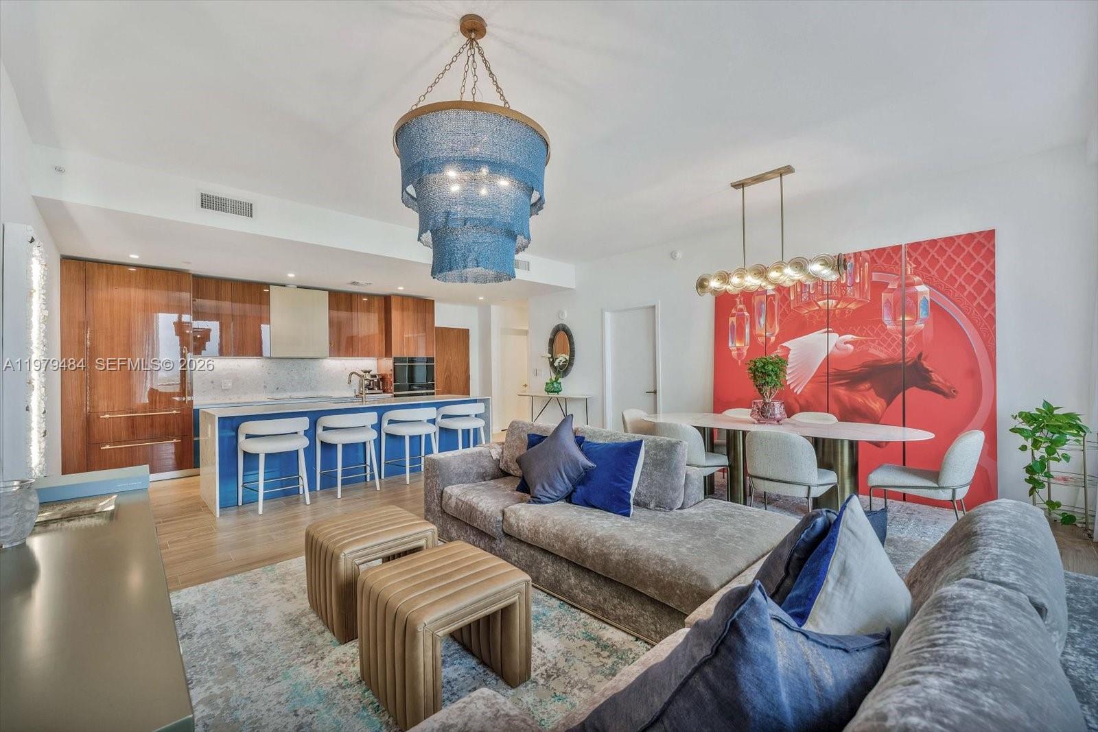 2678 Tigertail Ave #902