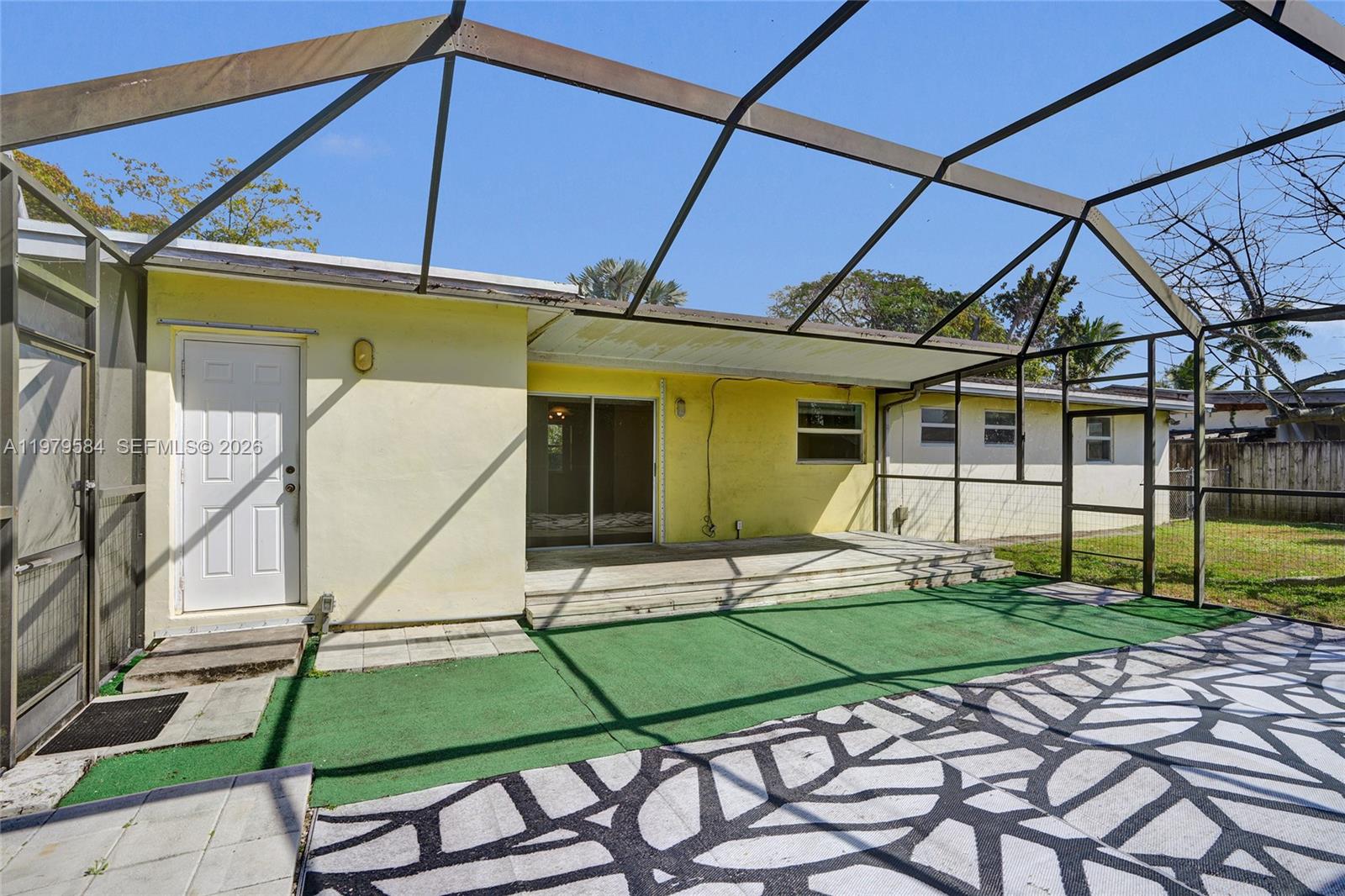 19830 SW 92nd Ave Cutler Bay, FL 33157