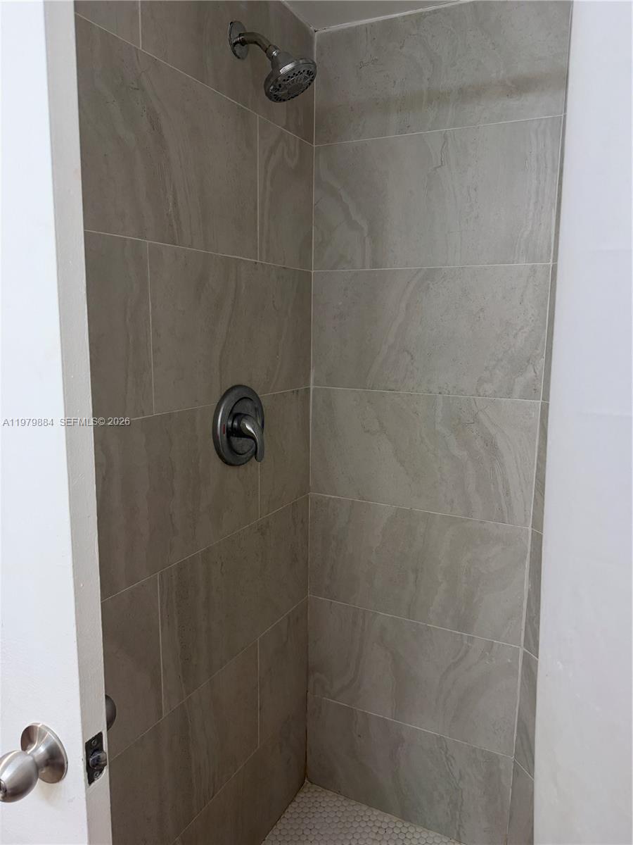 215 Lake Pointe Dr #211 Oakland Park, FL 33309