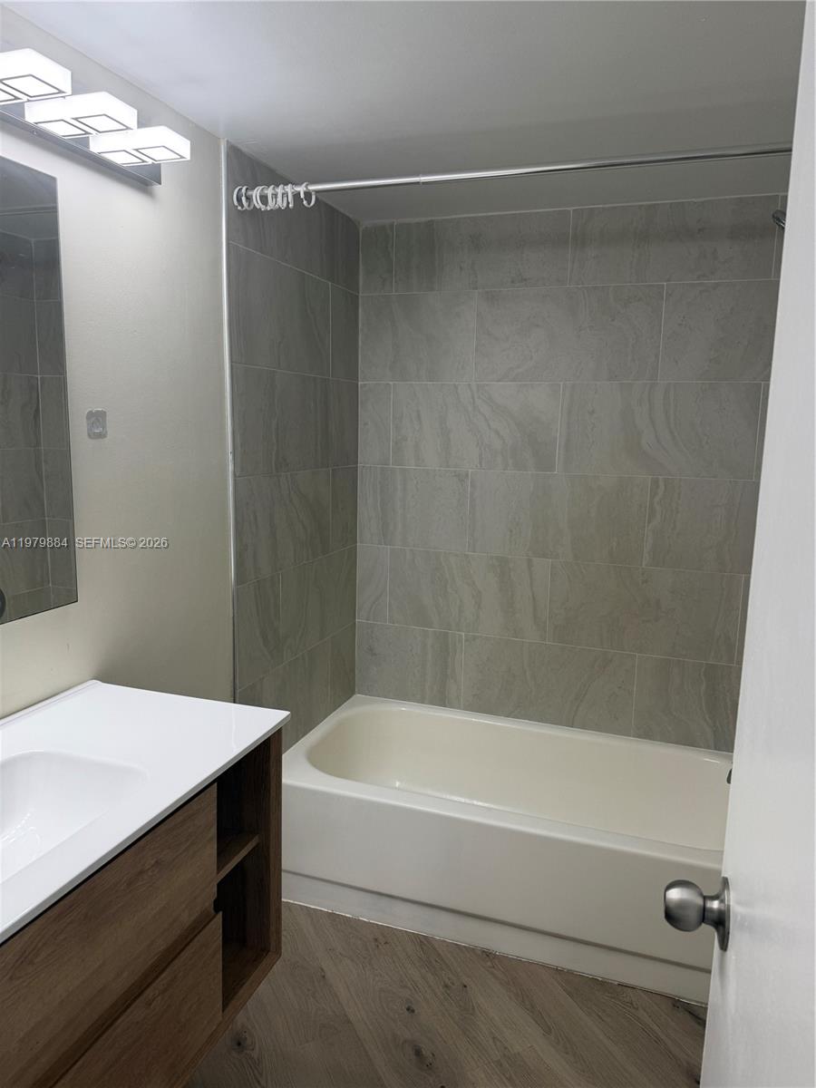 215 Lake Pointe Dr #211 Oakland Park, FL 33309