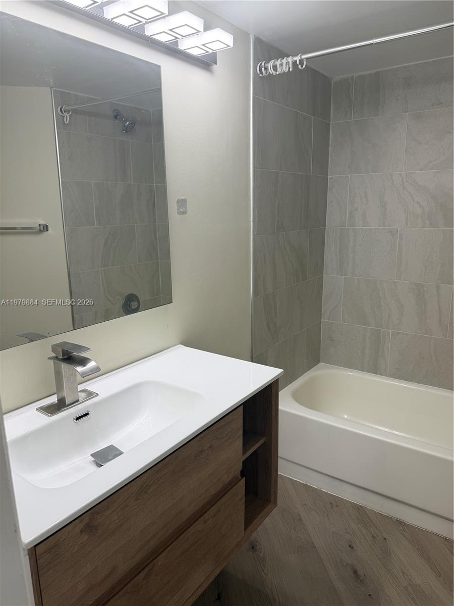 215 Lake Pointe Dr #211 Oakland Park, FL 33309