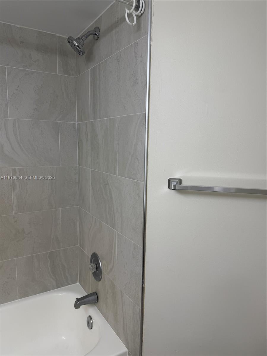 215 Lake Pointe Dr #211 Oakland Park, FL 33309