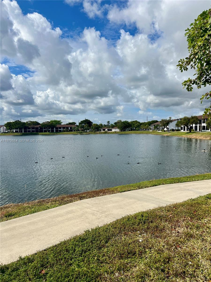 215 Lake Pointe Dr #211 Oakland Park, FL 33309