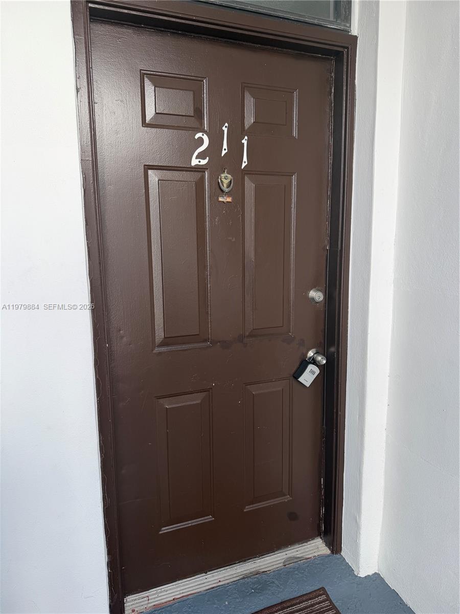 215 Lake Pointe Dr #211 Oakland Park, FL 33309