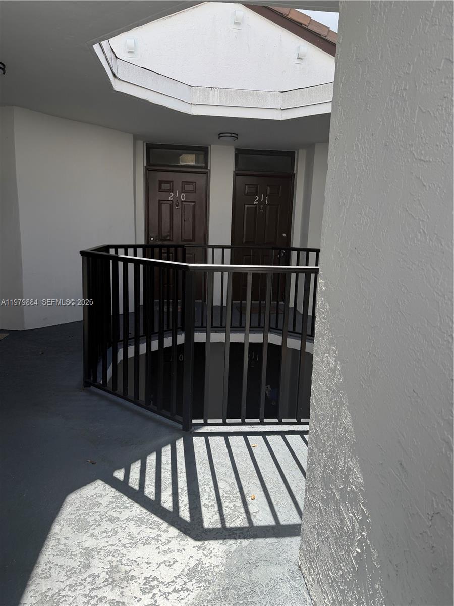 215 Lake Pointe Dr #211 Oakland Park, FL 33309