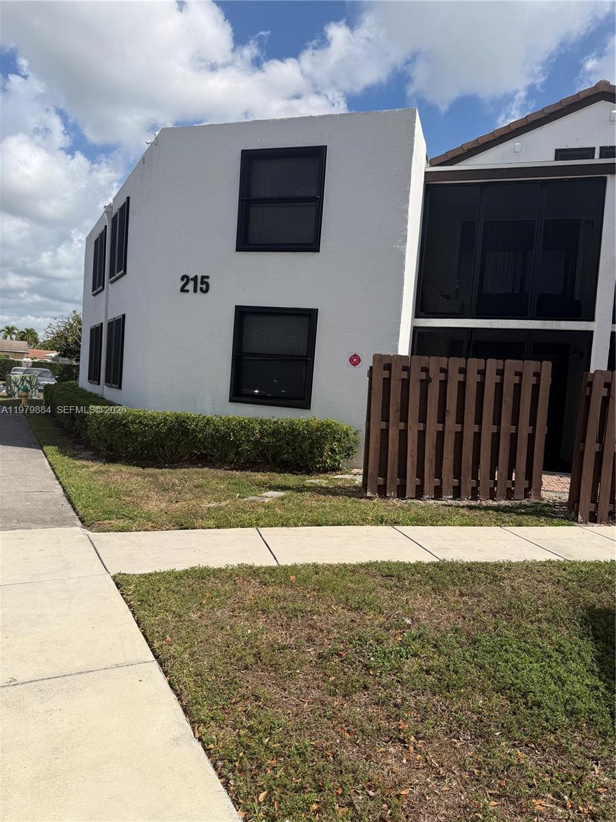 215 Lake Pointe Dr #211 Oakland Park, FL 33309