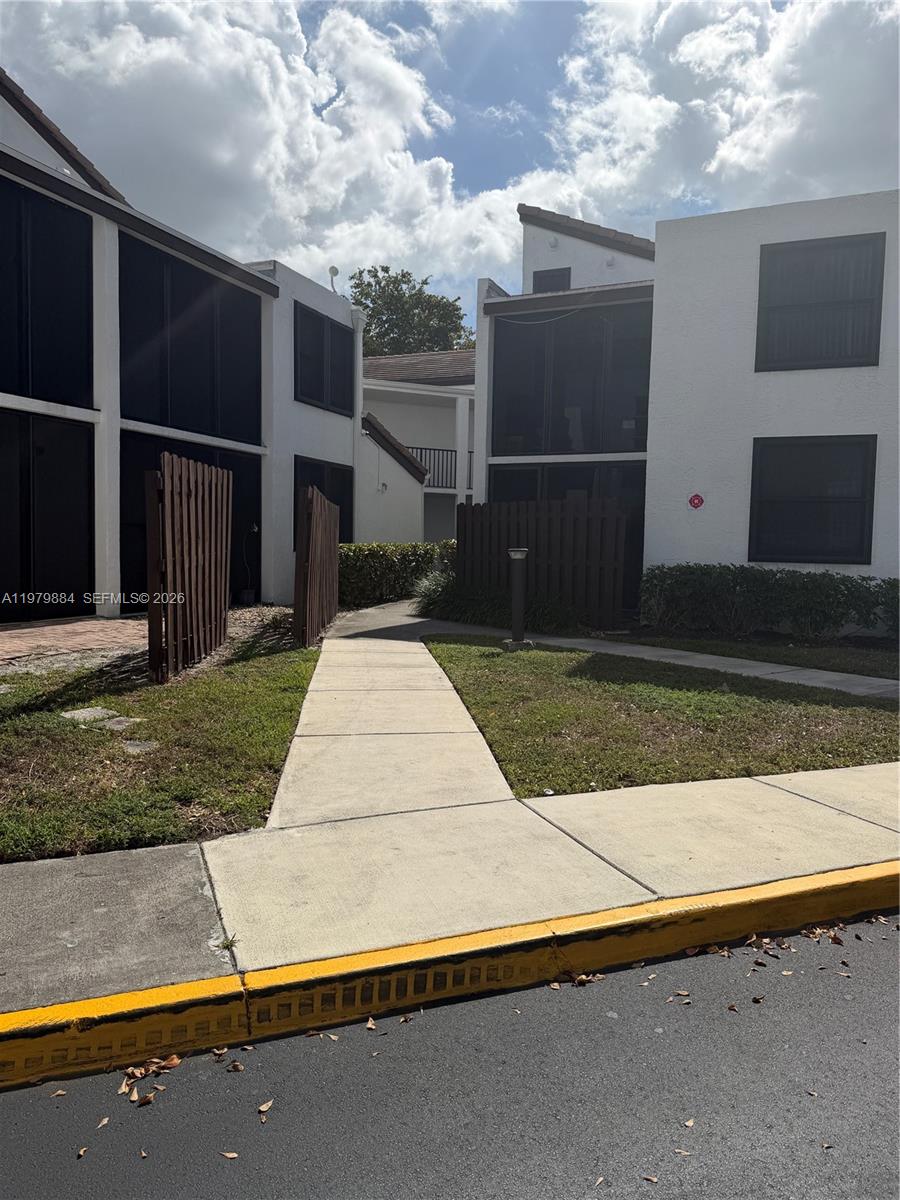 215 Lake Pointe Dr #211 Oakland Park, FL 33309