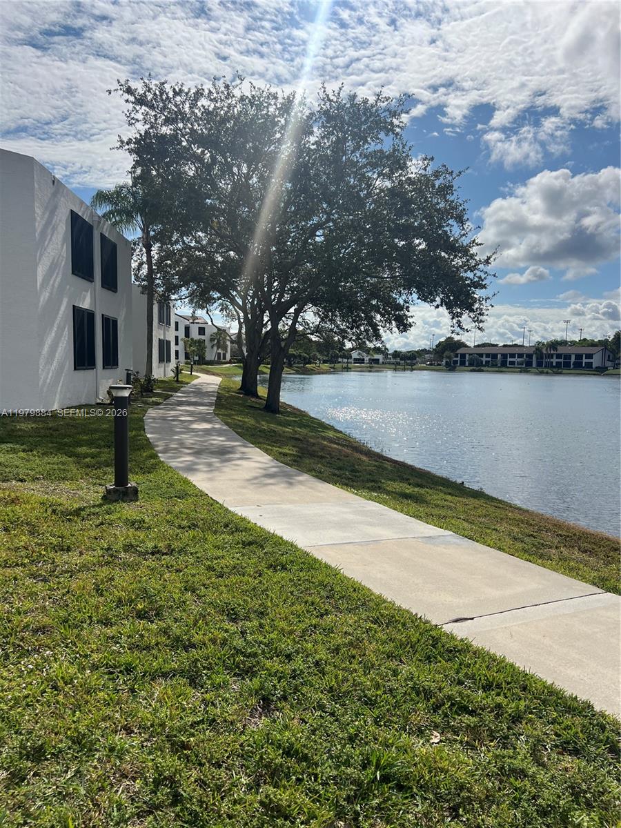 215 Lake Pointe Dr #211 Oakland Park, FL 33309