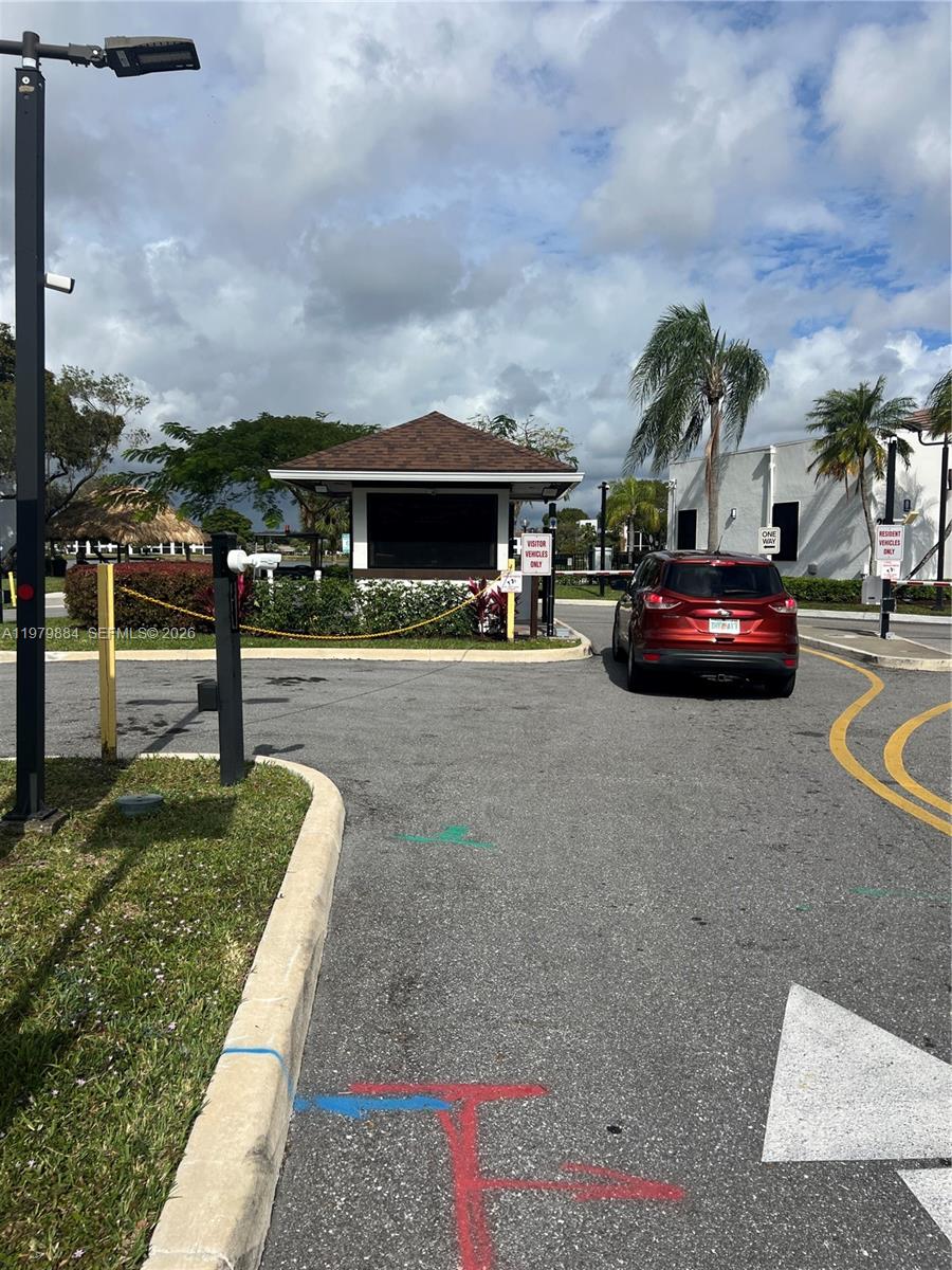 215 Lake Pointe Dr #211 Oakland Park, FL 33309